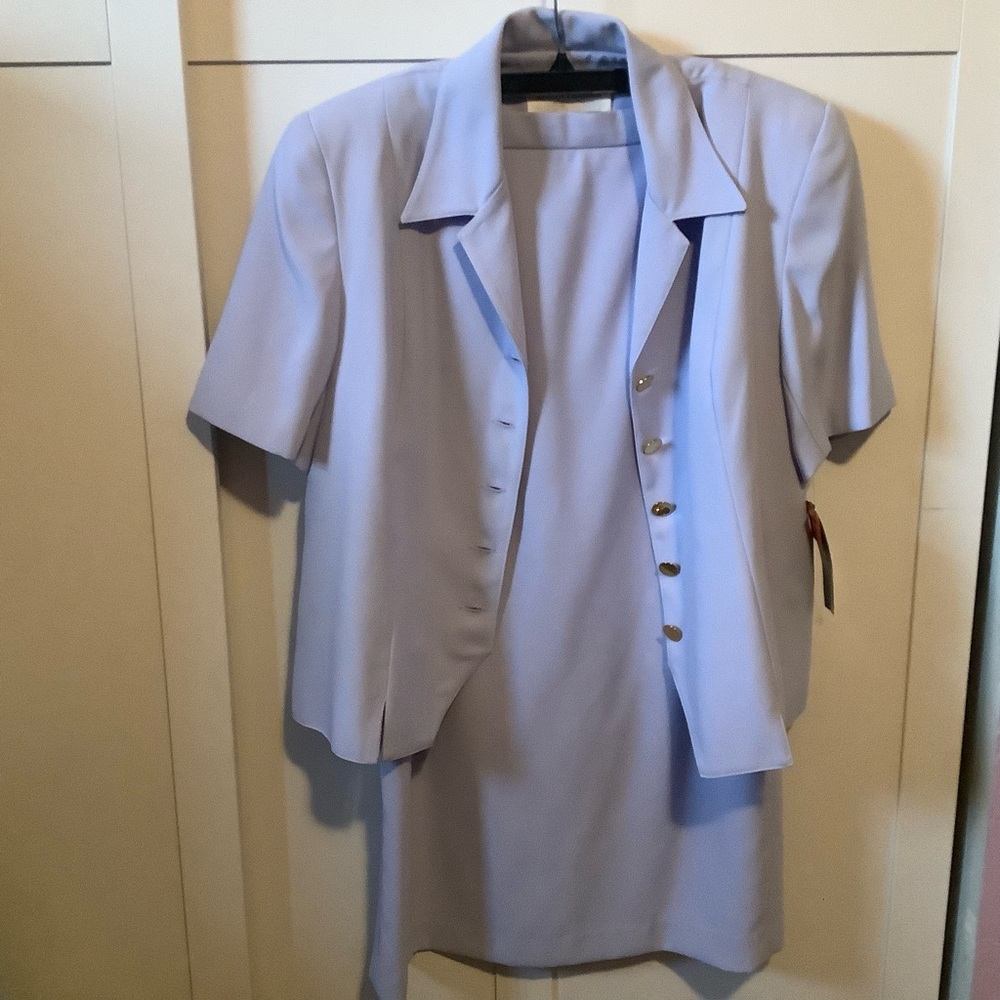 LORYN  HUNTER Woman’s Suit blazer and skirt size 18 color light purple NWT